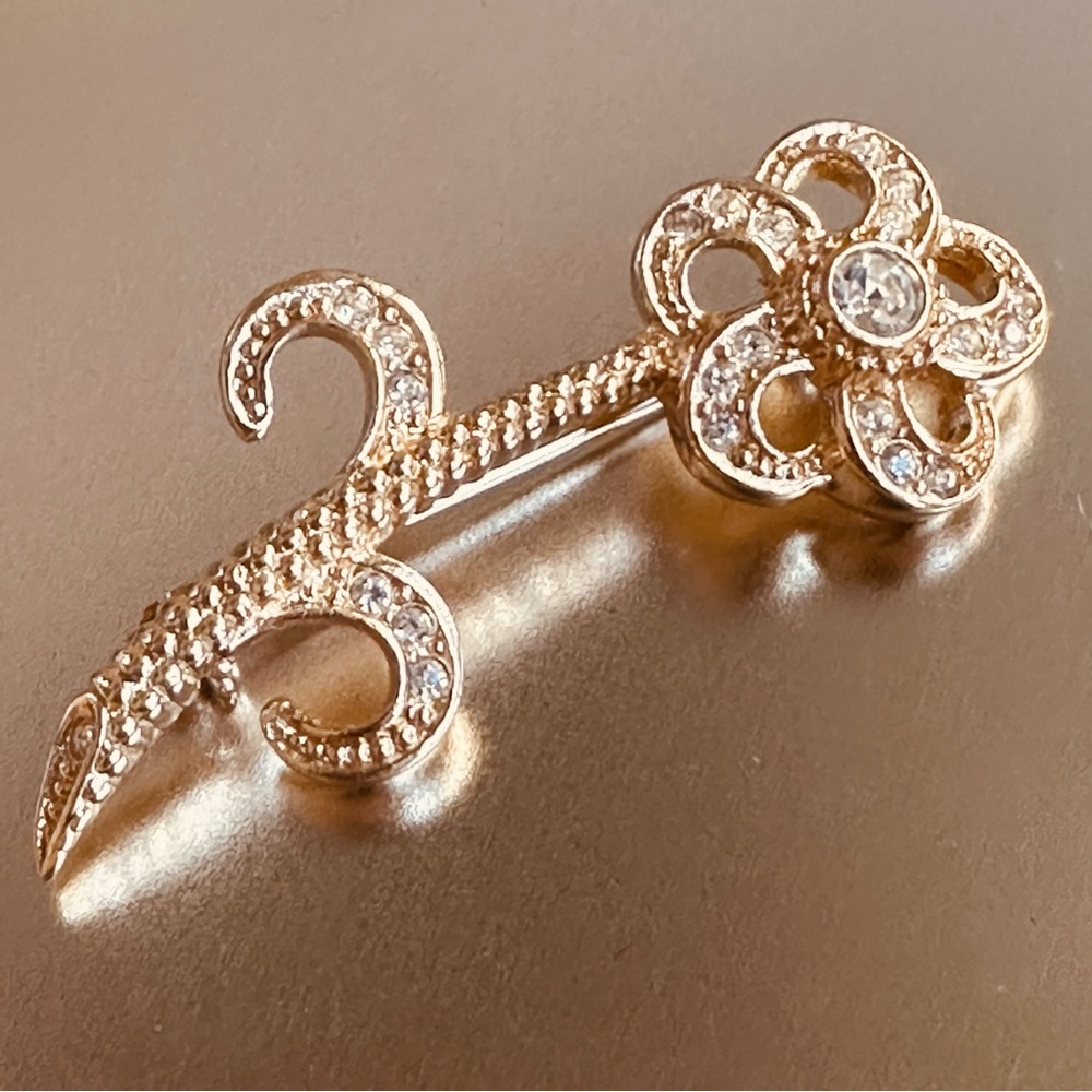 CHRISTIAN DIOR crystal flower, gold tone, brooch, pin, vintage
